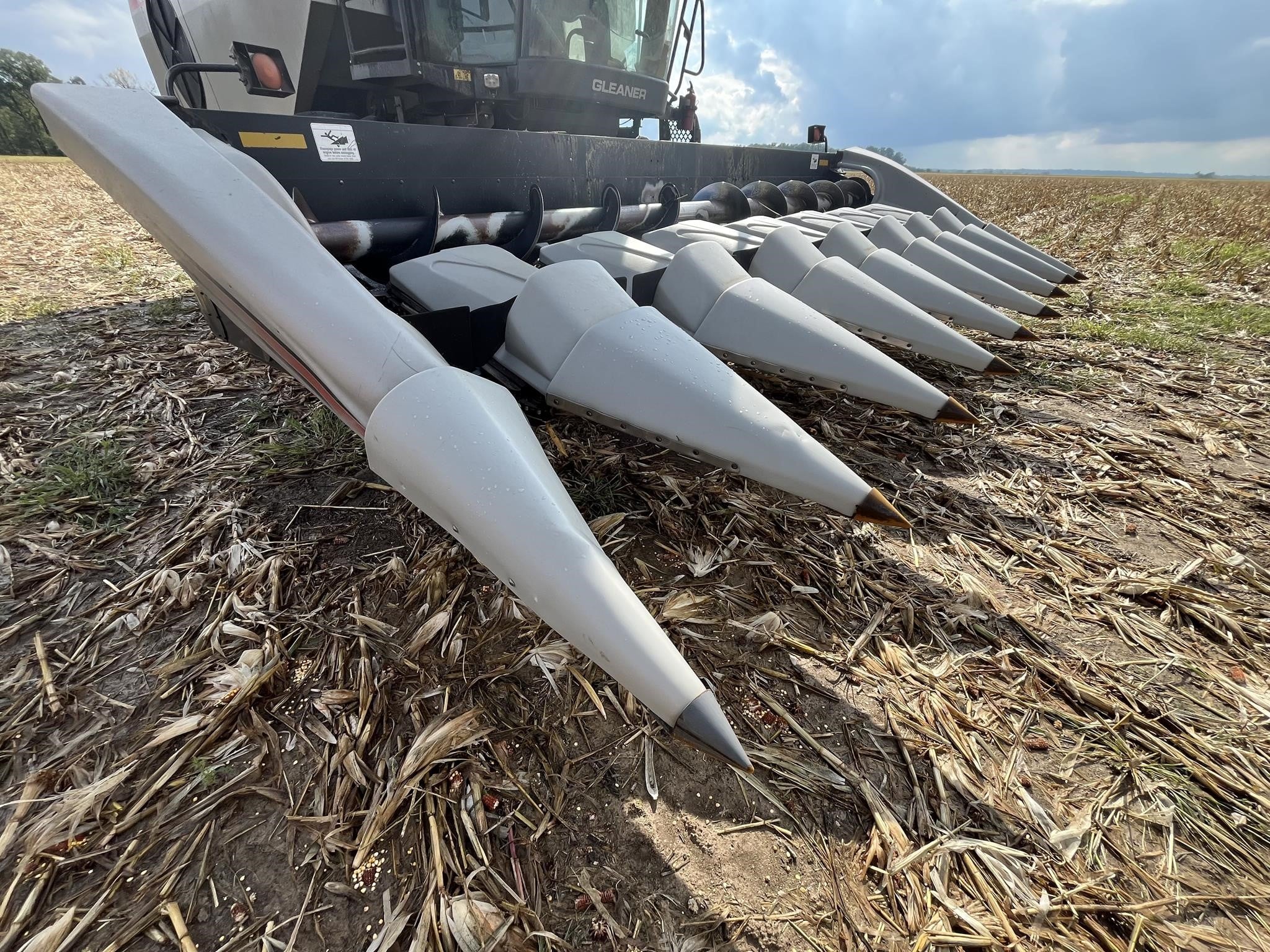 2002 Gleaner 830