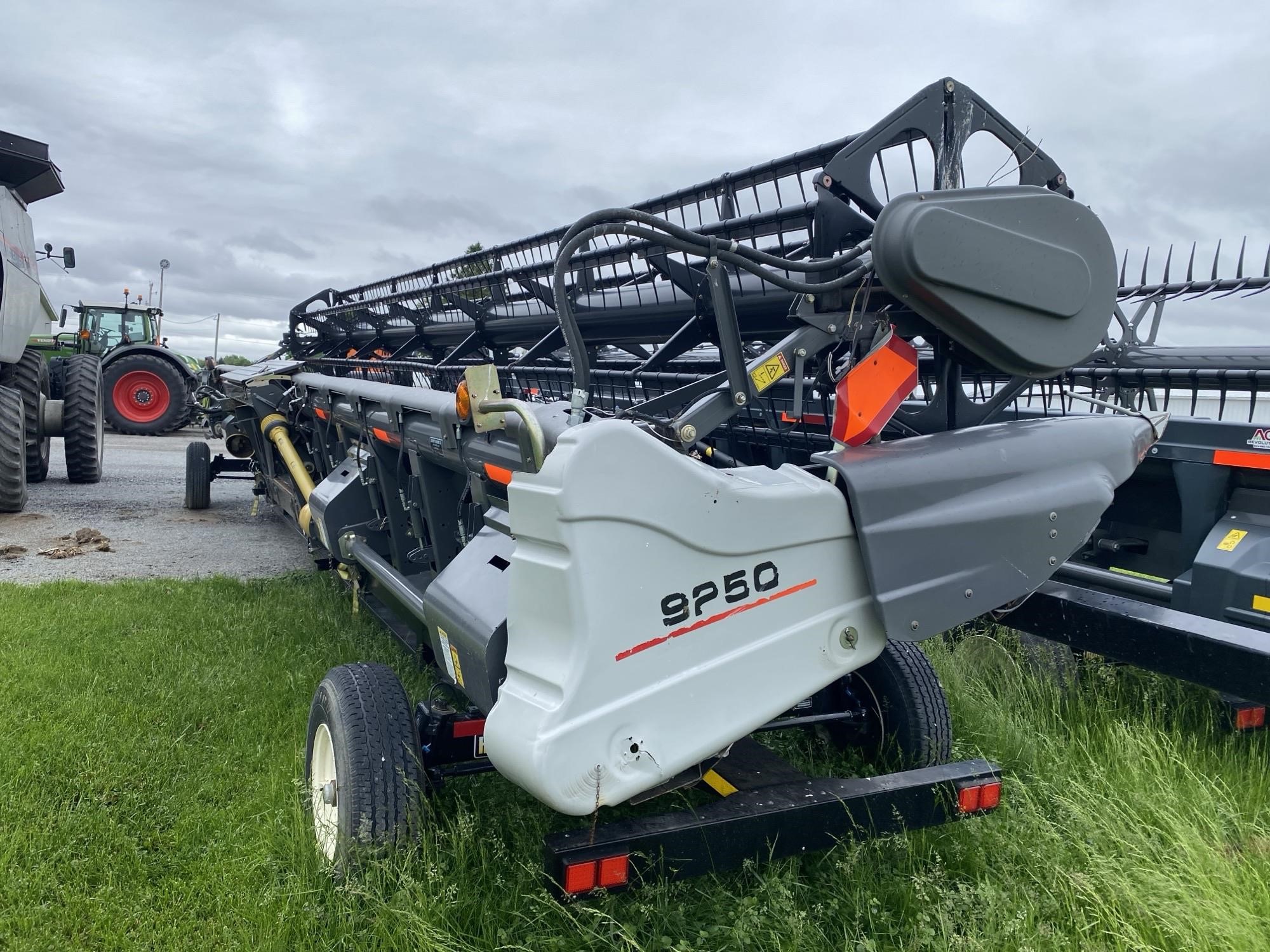 2010 Gleaner 9250